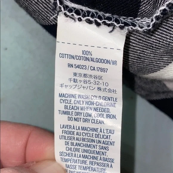 Old Navy Button down blouse -plaid- - Picture 7 of 7